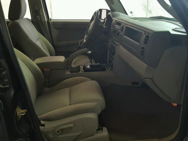 1J8HG48N06C264423 - 2006 JEEP COMMANDER BLACK photo 5