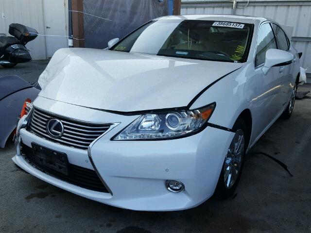 JTHBW1GG5E2052296 - 2014 LEXUS ES 300H WHITE photo 2