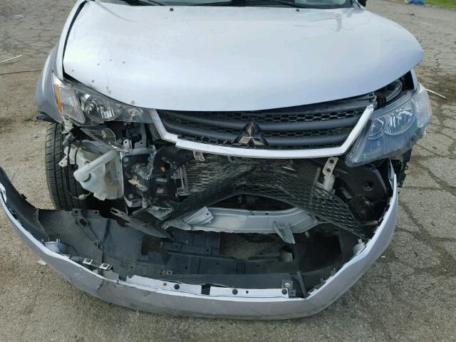 JA4MT31X47Z003392 - 2007 MITSUBISHI OUTLANDER SILVER photo 9