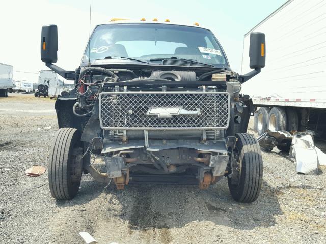 1GBE5E1123F517527 - 2003 CHEVROLET C5500 C5C0 WHITE photo 9