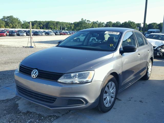 3VW2K7AJ1CM416270 - 2012 VOLKSWAGEN JETTA BASE 灰色 照片 2
