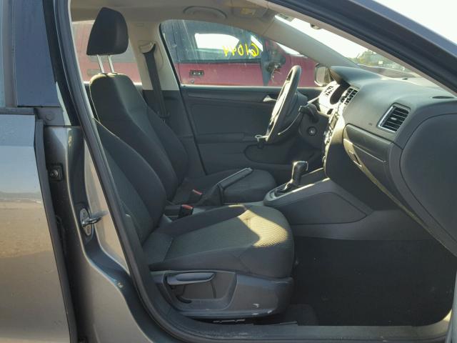 3VW2K7AJ1CM416270 - 2012 VOLKSWAGEN JETTA BASE 灰色 照片 5