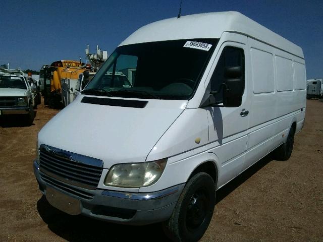 WDYPD744X55805978 - 2005 FREIGHTLINER SPRINTER 2 WHITE photo 2