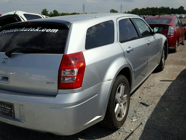 2D4GZ47V77H655472 - 2007 DODGE MAGNUM SXT SILVER photo 4