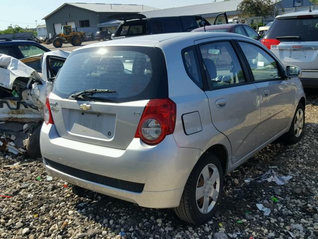 KL1TD66E59B385118 - 2009 CHEVROLET AVEO LS SILVER photo 4