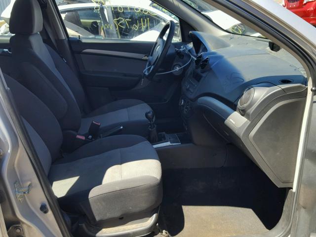 KL1TD66E59B385118 - 2009 CHEVROLET AVEO LS SILVER photo 5