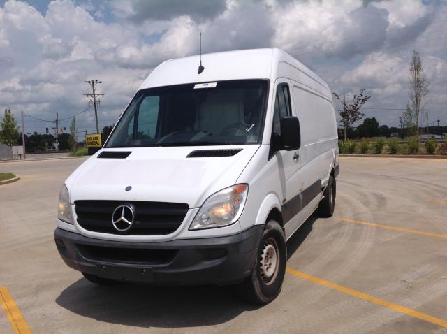 WD3PE8CB4B5564052 - 2011 MERCEDES-BENZ SPRINTER 2 WHITE photo 2