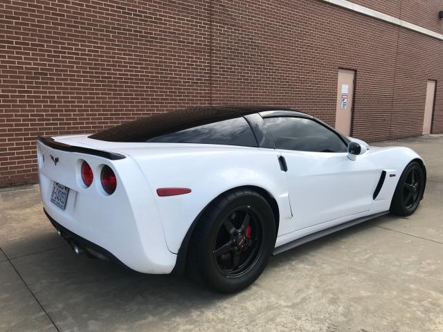 1G1YY26E985121367 - 2008 CHEVROLET CORVETTE Z WHITE photo 4