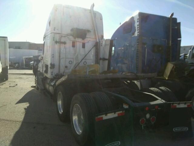 3AKJGLDV8HSHM3488 - 2017 FREIGHTLINER CASCADIA 1 WHITE photo 3