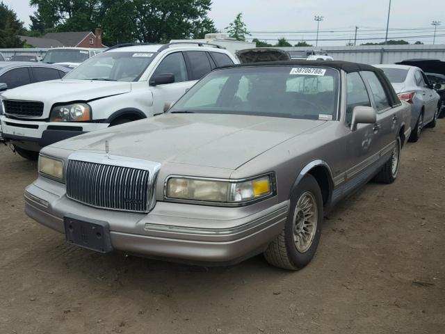 1LNLM82W1SY648688 - 1995 LINCOLN TOWN CAR S GOLD photo 2