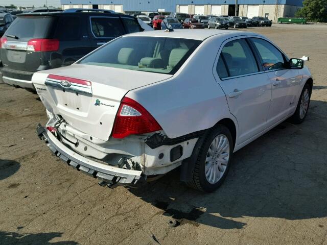 3FADP0L3XBR124045 - 2011 FORD FUSION HYB WHITE photo 4