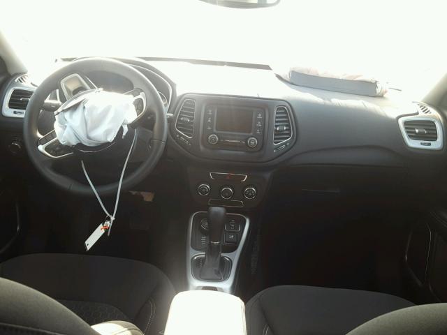 3C4NJDAB1JT213425 - 2018 JEEP COMPASS SP 灰色 照片 9