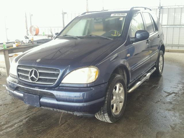 4JGAB72E6XA120465 - 1999 MERCEDES-BENZ ML 430 蓝色 照片 2