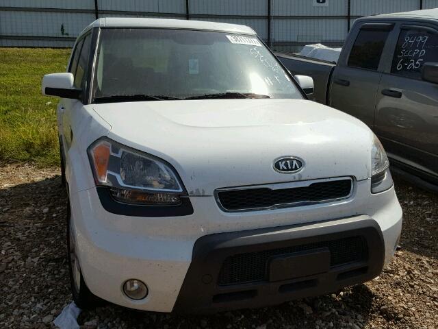 KNDJT2A27B7313015 - 2011 KIA SOUL + WHITE photo 9