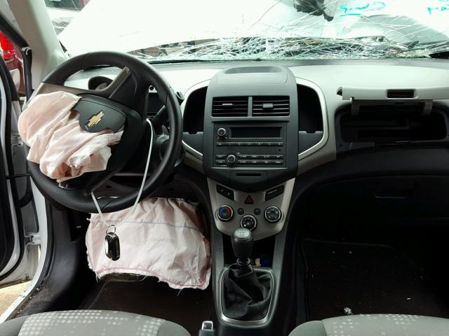 1G1JB6SH9G4152102 - 2016 CHEVROLET SONIC LS 白色 照片 9