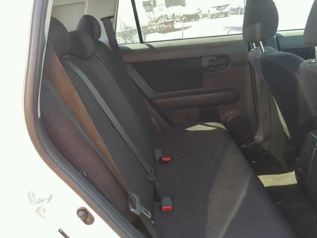 JTLKE50E581039261 - 2008 TOYOTA SCION XB WHITE photo 6