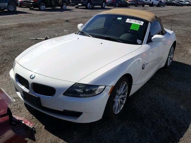 4USBU335X6LW66211 - 2006 BMW Z4 3.0 WHITE photo 2