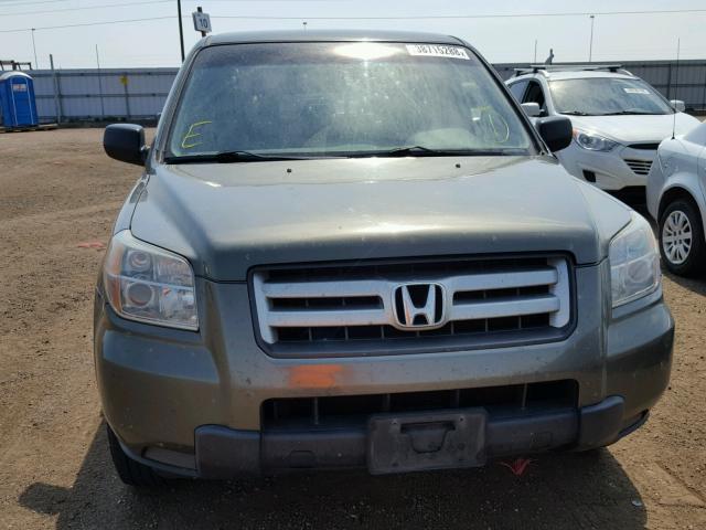 5FNYF28176B050298 - 2006 HONDA PILOT LX GREEN photo 9