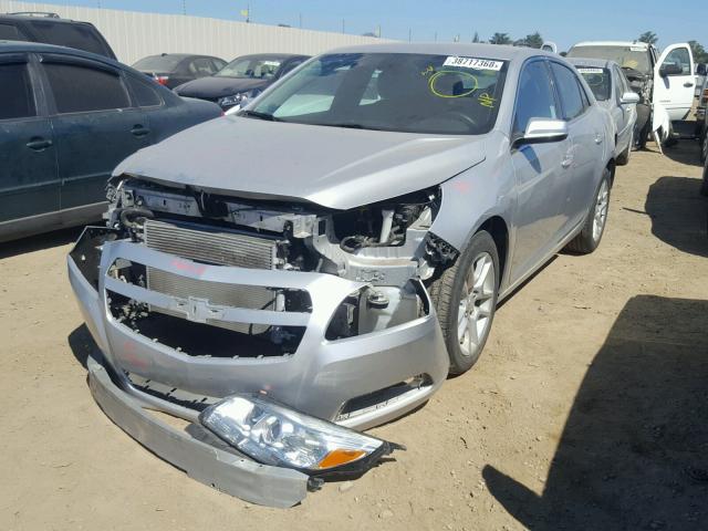 1G11D5RR1DF101082 - 2013 CHEVROLET MALIBU 1LT ვერცხლისფერი ფოტო 2