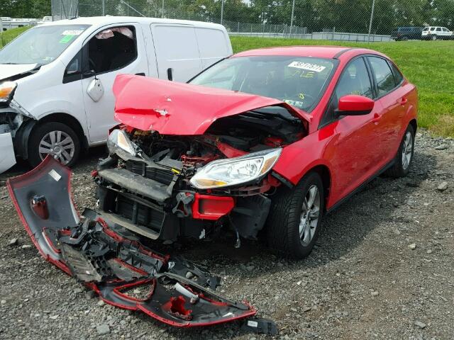 1FAHP3F20CL412789 - 2012 FORD FOCUS RED photo 2