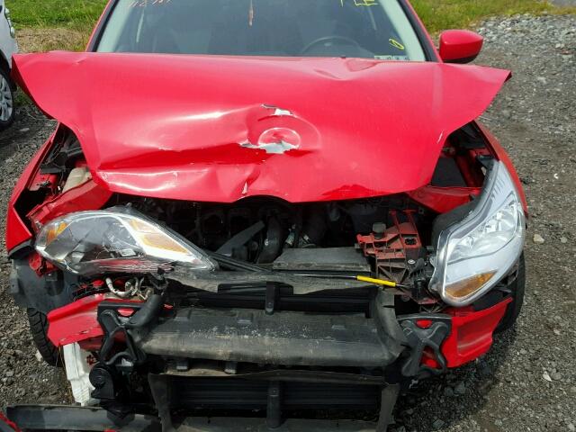 1FAHP3F20CL412789 - 2012 FORD FOCUS RED photo 7