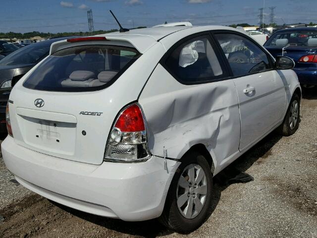 KMHCM36C99U121969 - 2009 HYUNDAI ACCENT GS WHITE photo 4