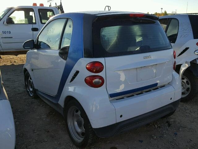 WMEEJ3BA5DK719587 - 2013 SMART FORTWO PUR WHITE photo 3