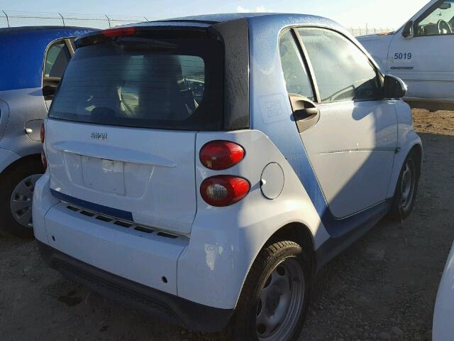 WMEEJ3BA5DK719587 - 2013 SMART FORTWO PUR WHITE photo 4