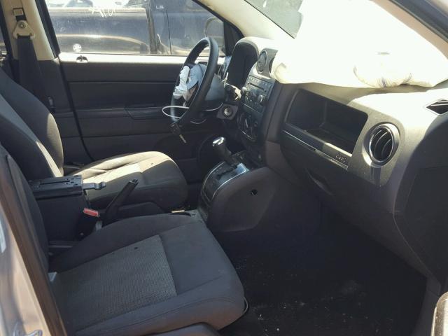 1J4FF47B19D121658 - 2009 JEEP COMPASS SP SILVER photo 5