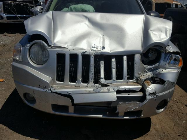 1J4FF47B19D121658 - 2009 JEEP COMPASS SP SILVER photo 9