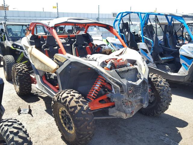 3JBVXAW49JK002943 - 2018 CAN-AM MAVERICK X TWO TONE photo 1