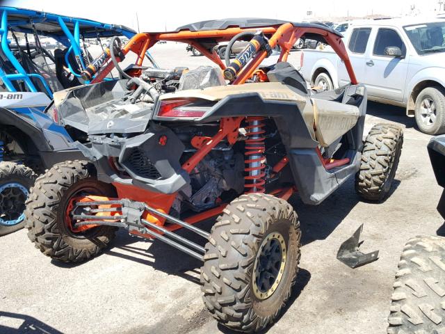 3JBVXAW49JK002943 - 2018 CAN-AM MAVERICK X TWO TONE photo 4