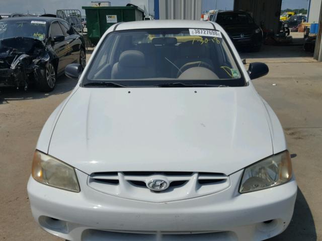 KMHCF35G31U079978 - 2001 HYUNDAI ACCENT L WHITE photo 9