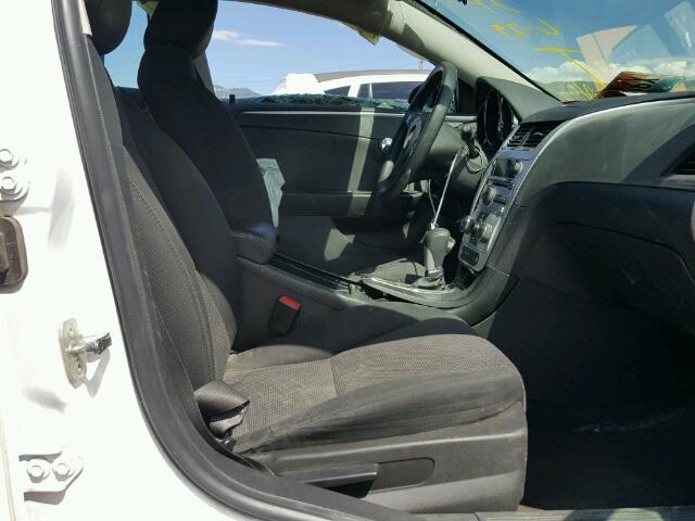 1G1ZC5E09CF383421 - 2012 CHEVROLET MALIBU 1LT WHITE photo 5