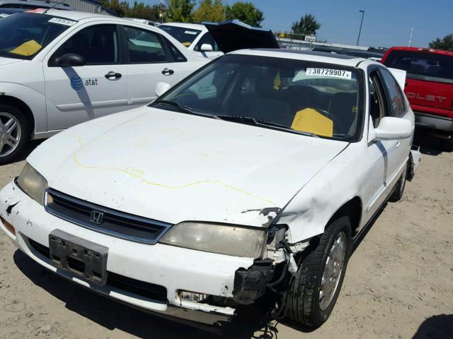 1HGCD5656TA051715 - 1996 HONDA ACCORD EX WHITE photo 2