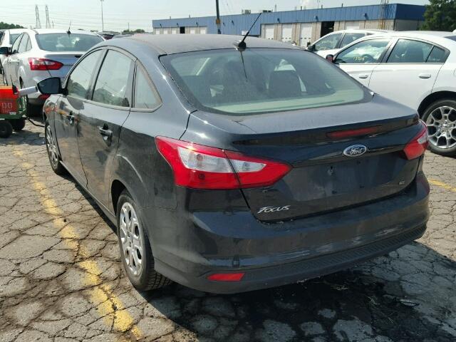 1FAHP3F27CL131556 - 2012 FORD FOCUS SE BLACK photo 3