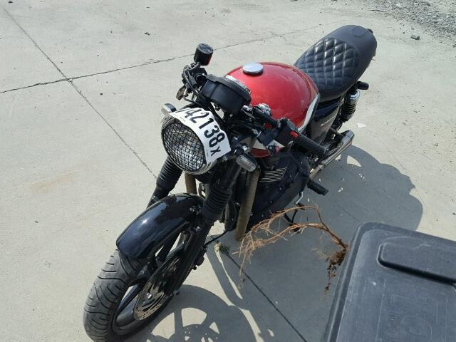SMT900K11FT698558 - 2015 TRIUMPH MOTORCYCLE BONNEVILLE RED photo 2