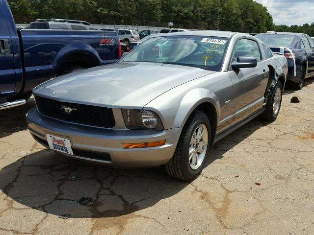 1ZVHT80N095122150 - 2009 FORD MUSTANG SILVER photo 2