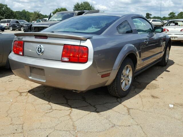 1ZVHT80N095122150 - 2009 FORD MUSTANG SILVER photo 4