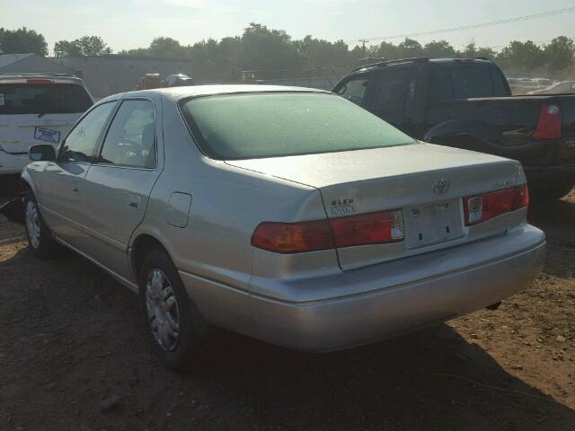 JT2BG22K110599810 - 2001 TOYOTA CAMRY CE SILVER photo 3