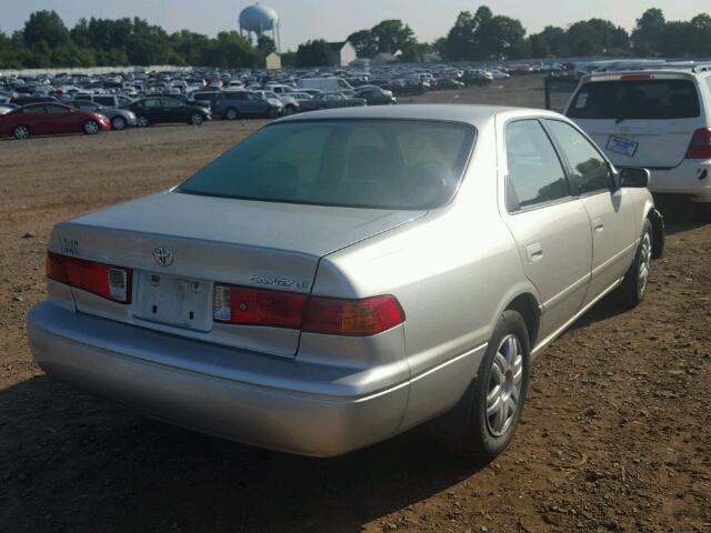 JT2BG22K110599810 - 2001 TOYOTA CAMRY CE SILVER photo 4