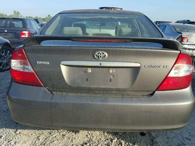 4T1BE32K14U790381 - 2004 TOYOTA CAMRY GRAY photo 10