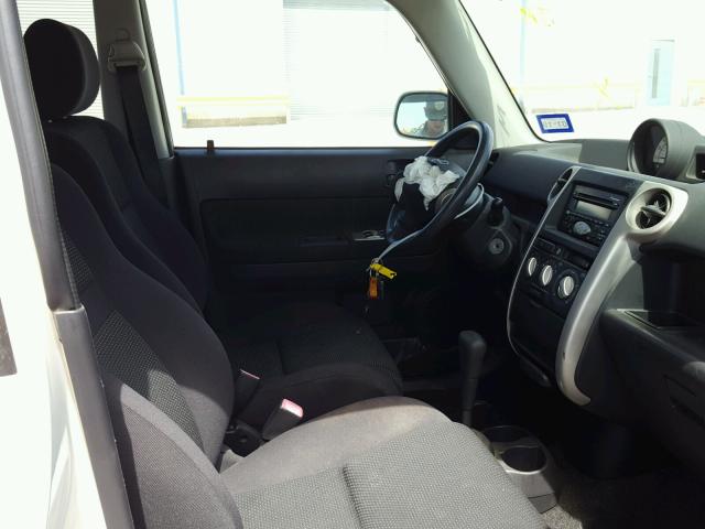 JTLKT324340150986 - 2004 TOYOTA SCION XB თეთრი ფოტო 5