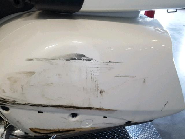 JH2SC68H5CK000847 - 2012 HONDA GL1800 WHITE photo 16