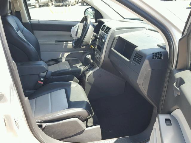 1J8FT57W37D103885 - 2007 JEEP COMPASS LI SILVER photo 5