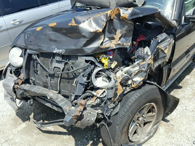 1J4GL38K05W723116 - 2005 JEEP LIBERTY RE BROWN photo 9