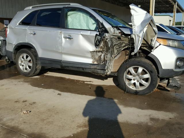 5XYKT3A14BG094289 - 2011 KIA SORENTO BA SILVER photo 9