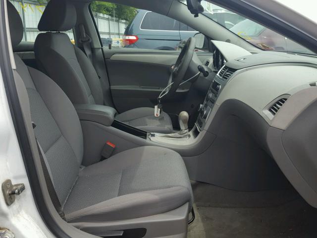 1G1ZB5EB0AF270085 - 2010 CHEVROLET MALIBU LS WHITE photo 5