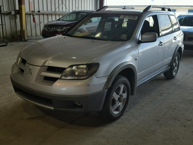 JA4LX41G43U038978 - 2003 MITSUBISHI OUTLANDER SILVER photo 2