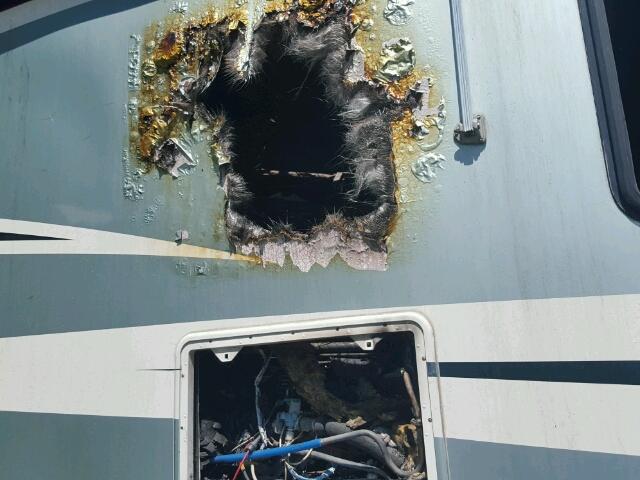 1RF120612Y1009148 - 2000 ROADMASTER RAIL EXECUTIVE/ TWO TONE photo 10